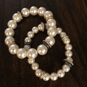 Bracelets pair . Dressy, trendy pearls.